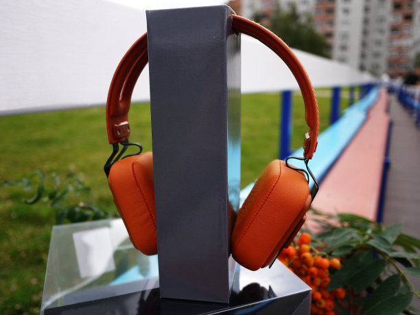 无线蓝牙耳机，听音乐和多媒体文件图片下载