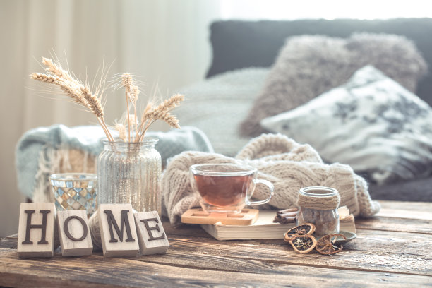 木桌上的室内静物细节图片下载