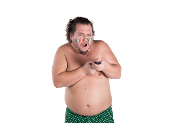 爱尔兰球迷看电视。图片下载