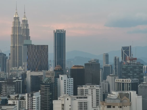 黄昏时分的吉隆坡市中心图片下载