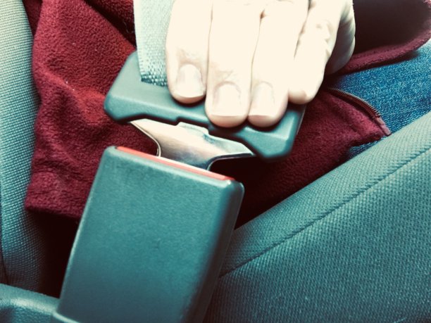 手扣安全带图片下载