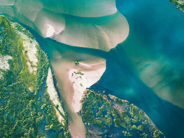 赞比西河沙洲鸟瞰图图片下载