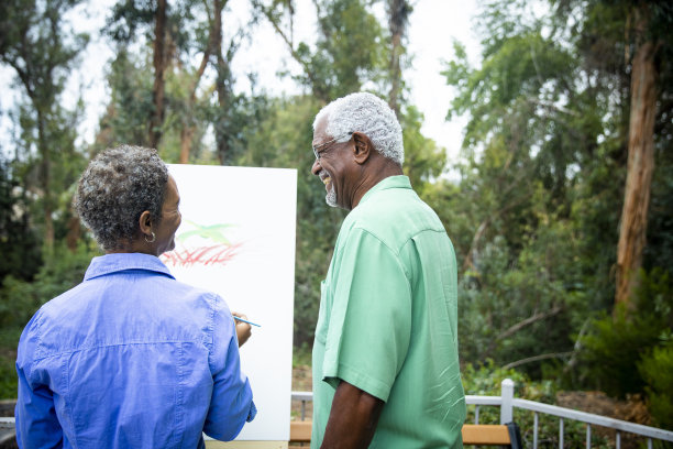 油画上的年长黑人夫妇图片下载