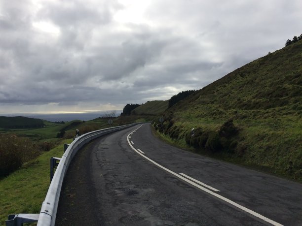 山中全景路图片下载