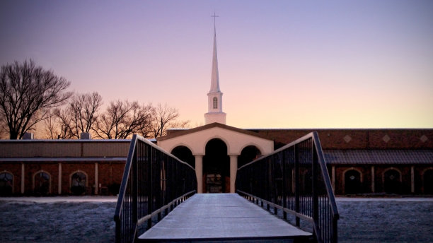 教会与日落图片下载