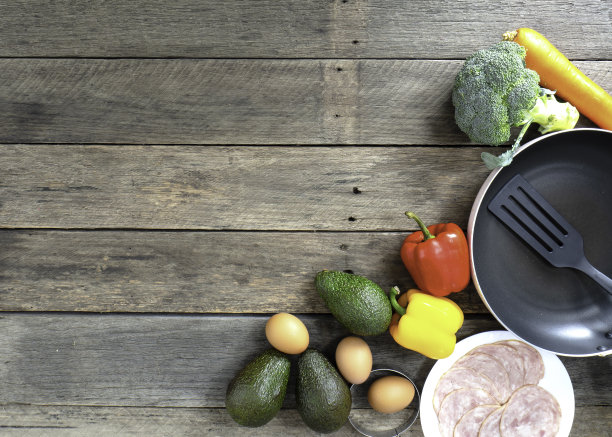 早餐加鳄梨减肥食谱木头桌子图片下载