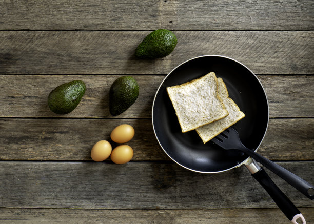 早餐加鳄梨减肥食谱木头桌子图片下载