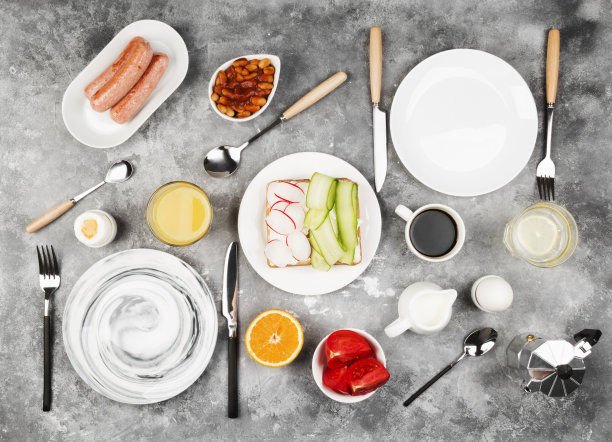 灰色背景上的各种健康早餐。前视图。食品的背景图片下载