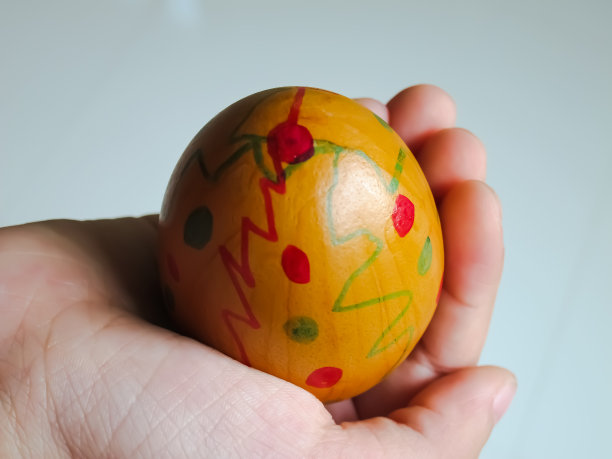 拿着复活节彩蛋图片下载