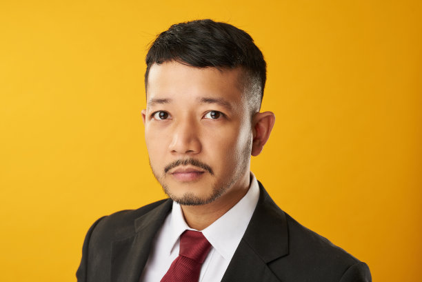 男人的大头照颜色背景图片下载