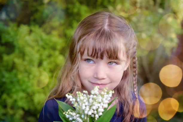 给妈妈几朵百合花图片下载