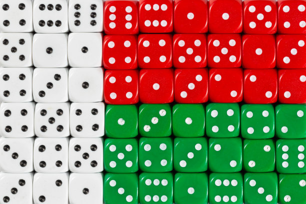 马达加斯加国旗以骰子为背景图片下载