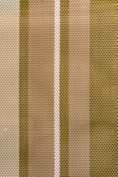 近距离观察大型织造的纹理。抽象背景与暗金色和棕色条纹。照片的布局。图片下载