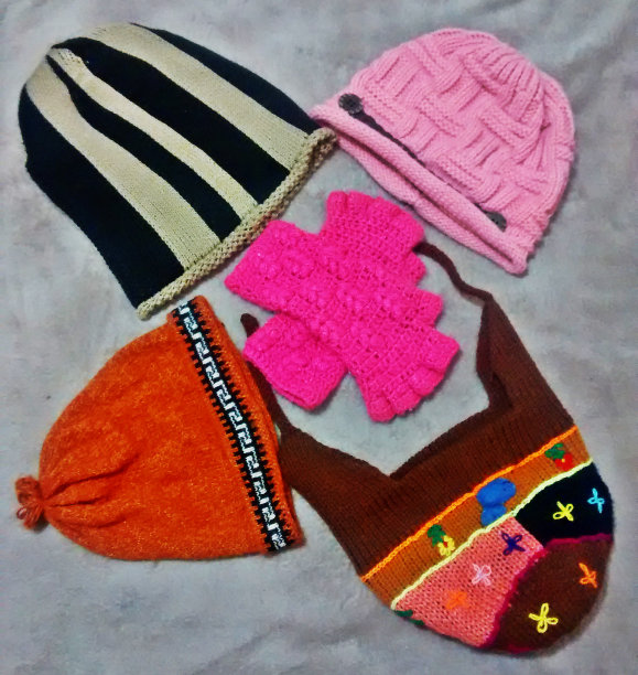 冬天用的彩色帽子和手套图片下载
