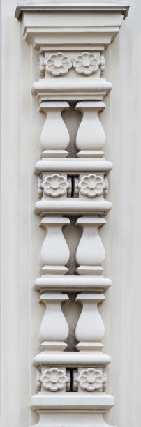 带有雕刻装饰品的垂直浮雕饰带的碎片图片下载