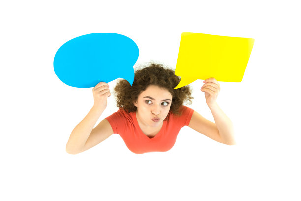 那个女人在对话标志附近做了个鬼脸。从上面的观点图片下载