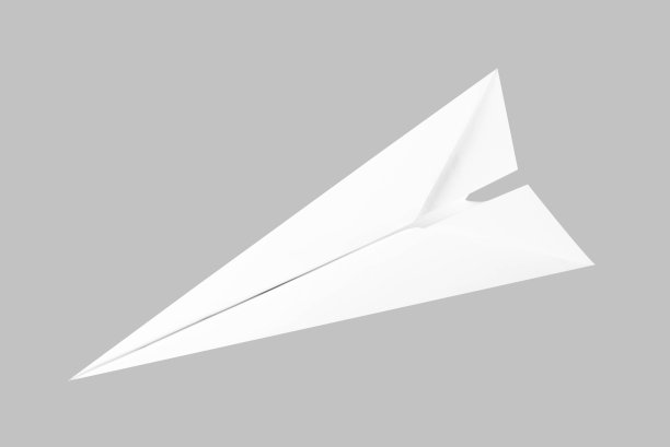 白色的纸飞机。前视图。关闭了。孤立在黑色背景上图片下载