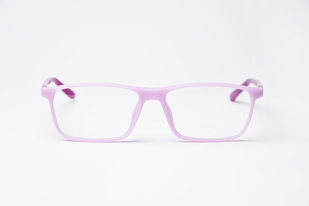 儿童塑料眼镜框架。为光学商店和商店，眼科诊所的设计模拟。眼镜用于阅读和测距，矫正视力。图片下载