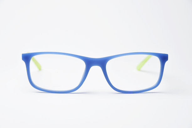 儿童塑料眼镜框架。为光学商店和商店，眼科诊所的设计模拟。眼镜用于阅读和测距，矫正视力。图片下载