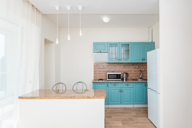 灯光厨房的照片图片下载