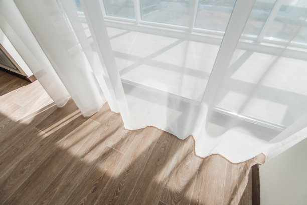 白色透明窗帘的照片图片下载