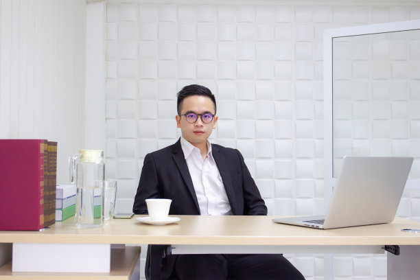 首席执行官的画像图片下载