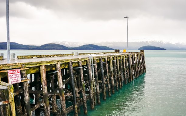阿拉斯加科尔多瓦的钓鱼码头图片下载