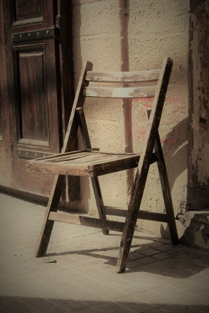 老旧木制折叠椅图片下载