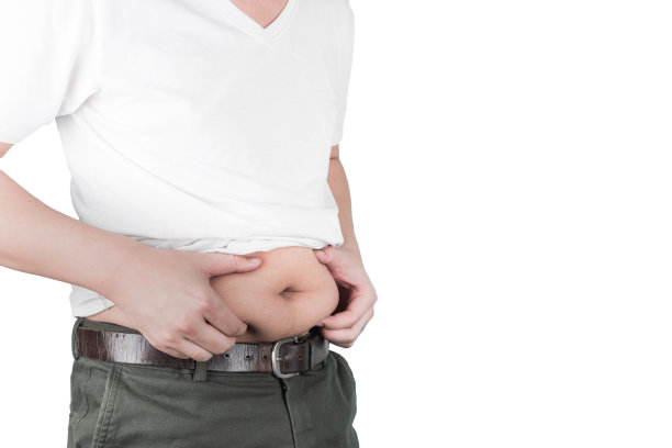 肥胖的亚洲男性用手抓住脂肪区域。肥胖保健和健康问题概念孤立在白色背景下，裁剪路径图片下载