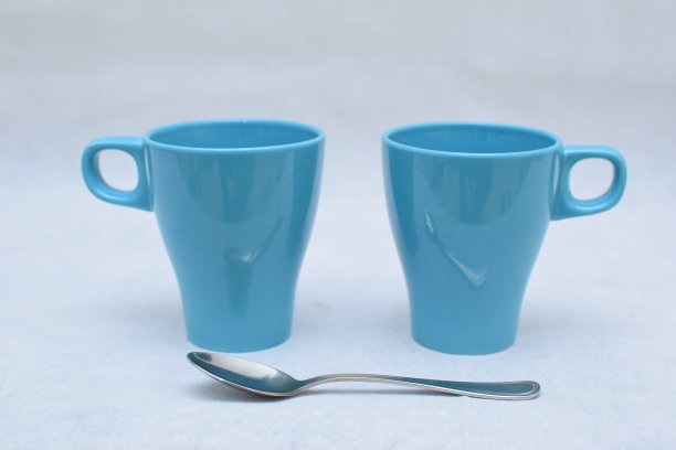 蓝色陶瓷马克杯热饮素材（白色背景）图片下载