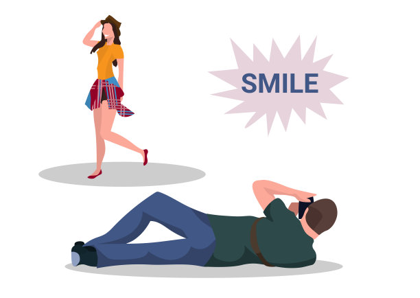 专业男子摄影师在躺姿势拍摄美丽性感的女人模特摆姿势现代摄影工作室白色背景水平图片下载