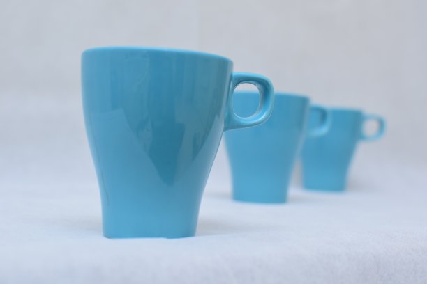 蓝色陶瓷马克杯热饮素材（白色背景）图片下载