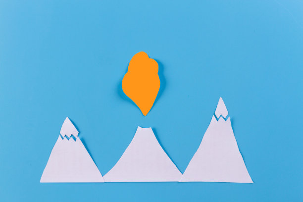 熔岩顺着火山流下图片下载