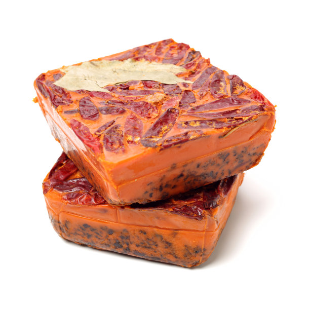 中国麻辣火锅底料上的白色背景图片下载