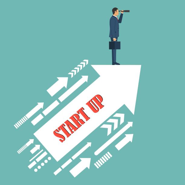 持续地启动。带着望远镜的商人站在腾飞的成长之箭上，成长走向成功。经营理念。赛克赛斯。设定业务方向概念。矢量插图在平面设计素材图片