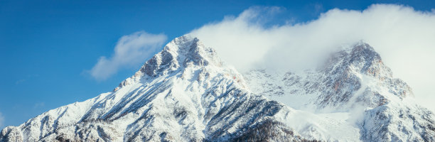欧洲阿尔卑斯山的雪山，全景图片下载
