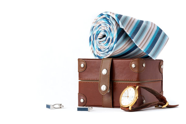白色背景上的领带、手表和袖扣图片下载