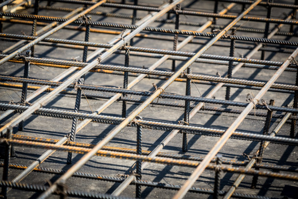 加固基础和钢筋混凝土结构。特写照片。图片下载