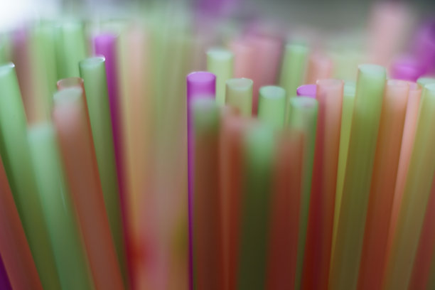 彩色的塑料吸管图片下载