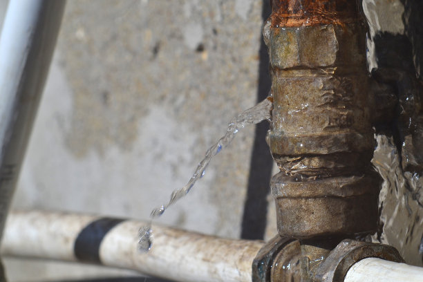 管子上的裂缝图片下载