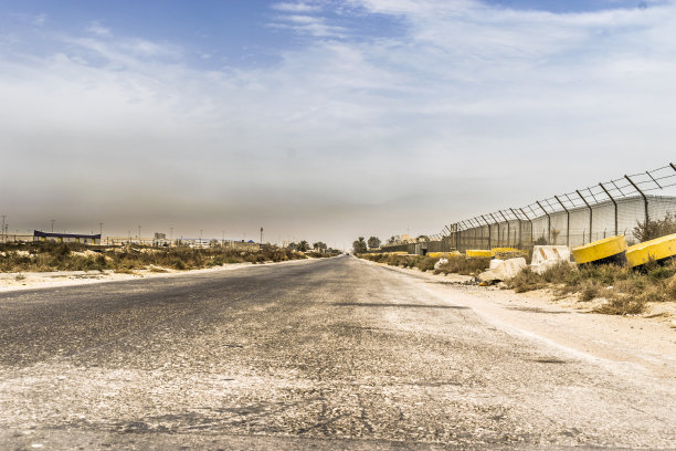 空空的漫漫长路图片下载