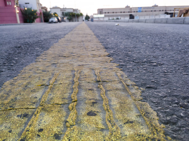 中间有一条黄线图片下载