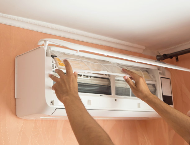 空调清洗。检查空调过滤网图片下载