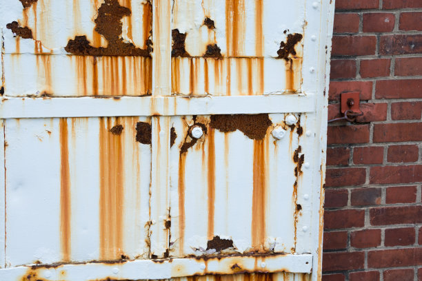 生锈的铁门图片下载