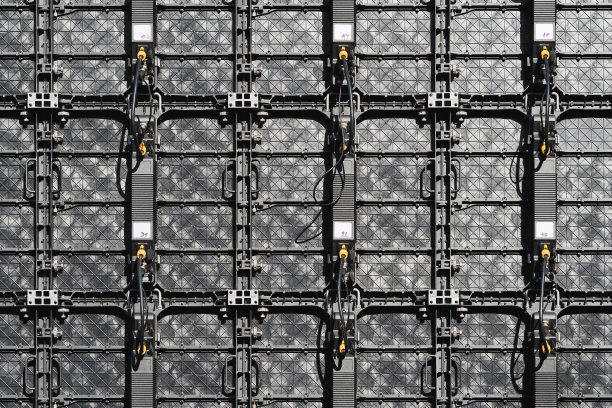 纹理的LED面板背面视图组装在一个大屏幕显示器显示城市音乐会。从LED面板的背面看。大屏幕显示器显示LED面板图片下载