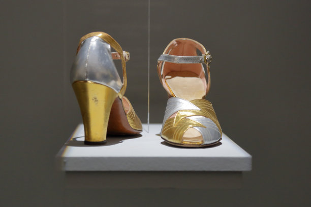 的女性的鞋子图片下载