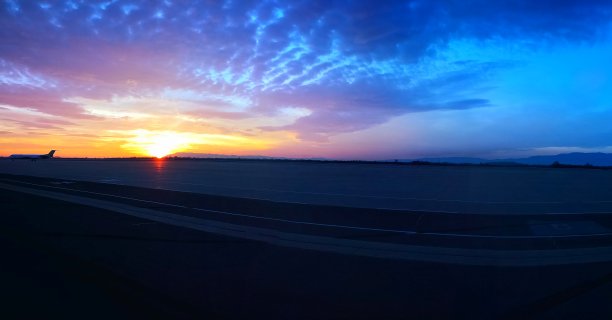 机场的日落图片下载