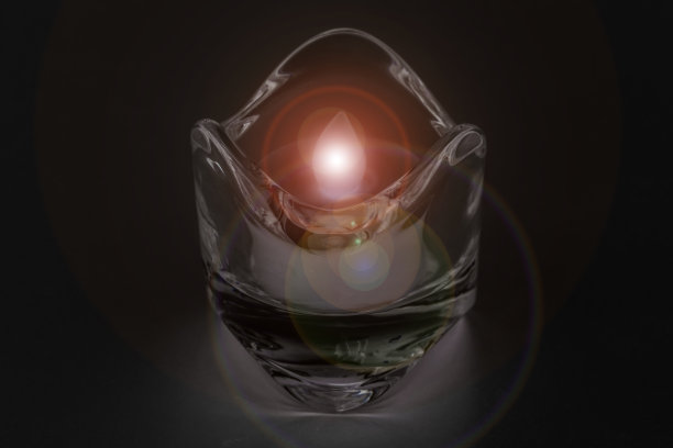 橙色的小蜡烛。图片下载