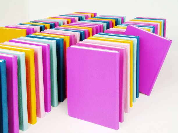各种各样的彩色笔记本。图片下载