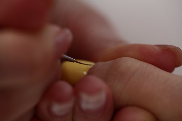 女性指甲修甲加工图片下载